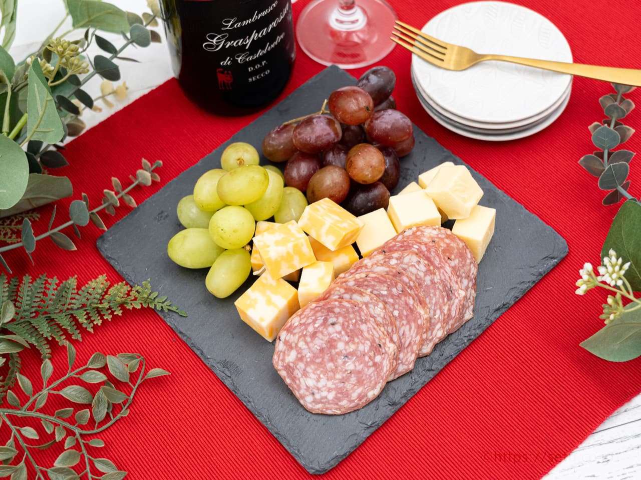 送料無料!値引なし!コストコ 新品未使用〈イエロー白〉 各2ダース計4ダース コストコの新デリカはチーズとブドウをサラミでいただくフレッシュな