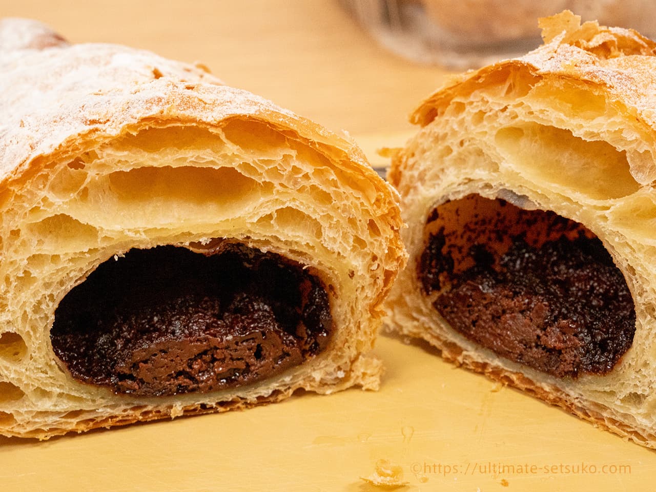 コストコの新商品パン！デニッシュチョココルネは贅沢クロワッサン生地