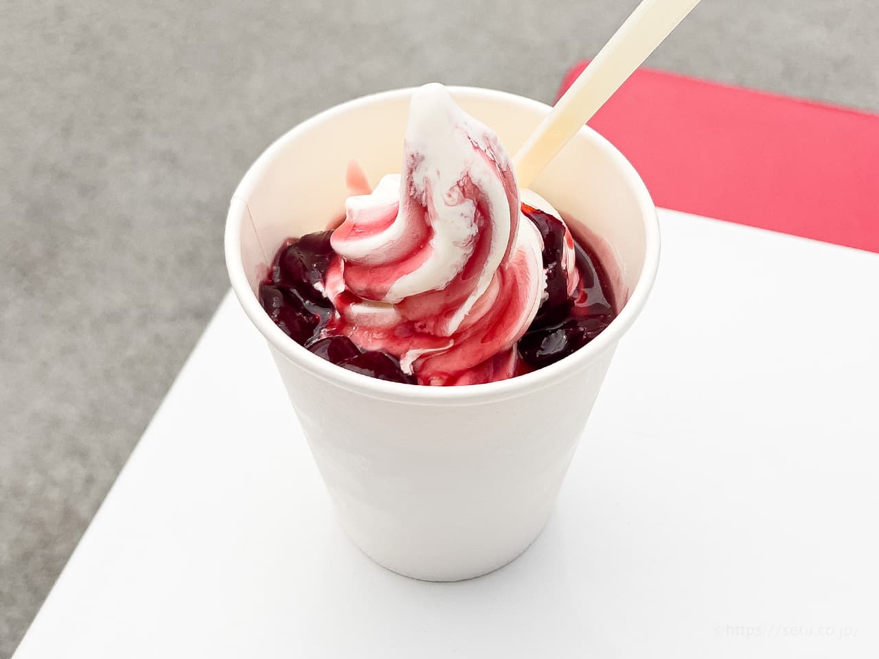 今年も出たよ！コストコのダークチェリーサンデーは夏の限定品！濃厚ソフトにサクランボソースがたっぷり
