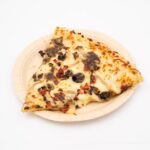 コストコのフードコート新作！マッシュルームポルチーニソースピザが登場