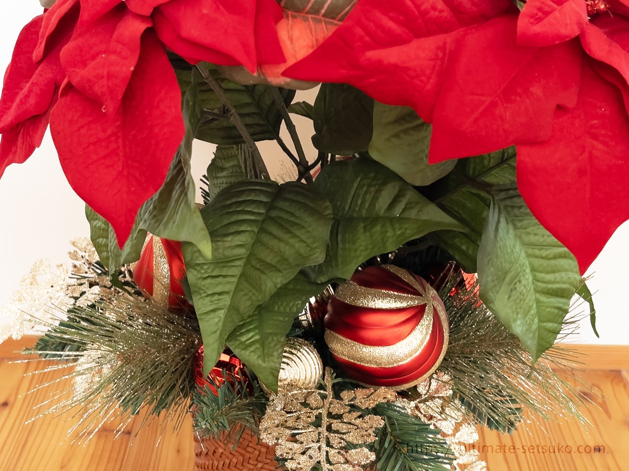 コストコのクリスマスおすすめ品はやっぱりポインセチアの鉢植え！置く