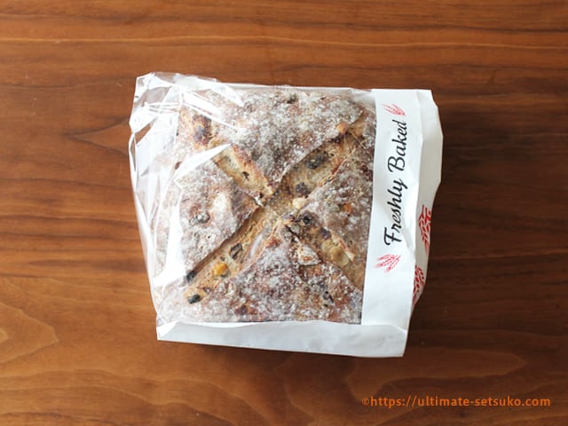 コストコのパンデデリスはドライフルーツとナッツがたっぷり入ったパンの宝石箱