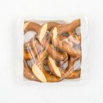 コストコベーカリー新作!塩気と旨味たっぷりのプレッツェルはドイツ発祥のパン