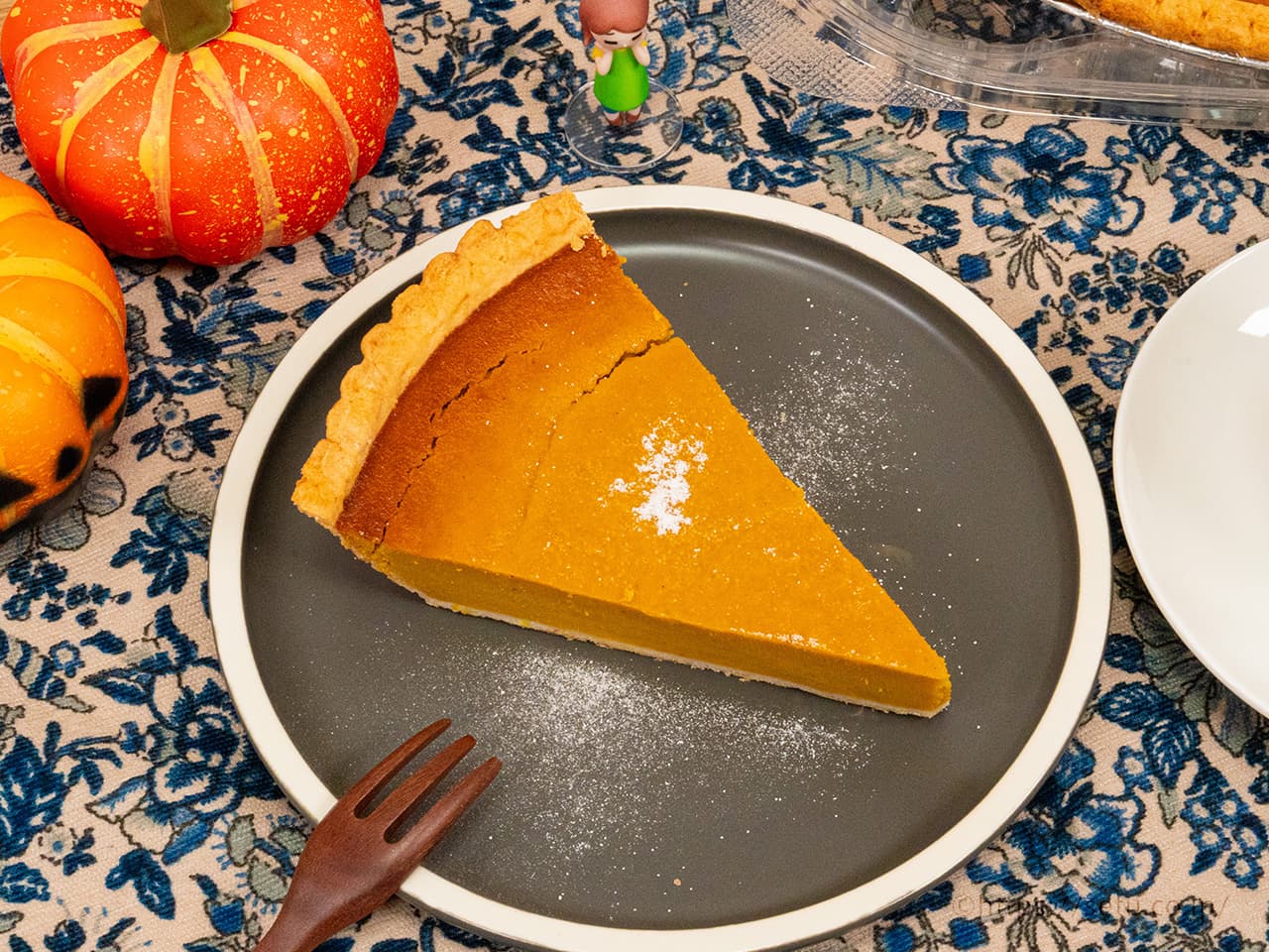 コストコのハロウィン限定！2025年のパンプキンパイをレビュー