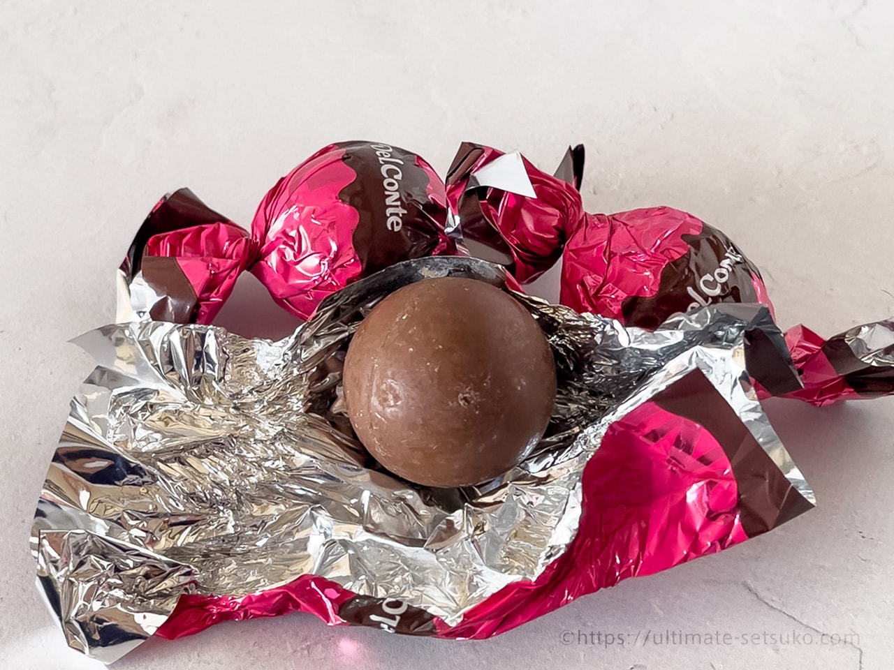 コストコで買えるシルバークレーン社の缶入りミルクチョコトリュフが