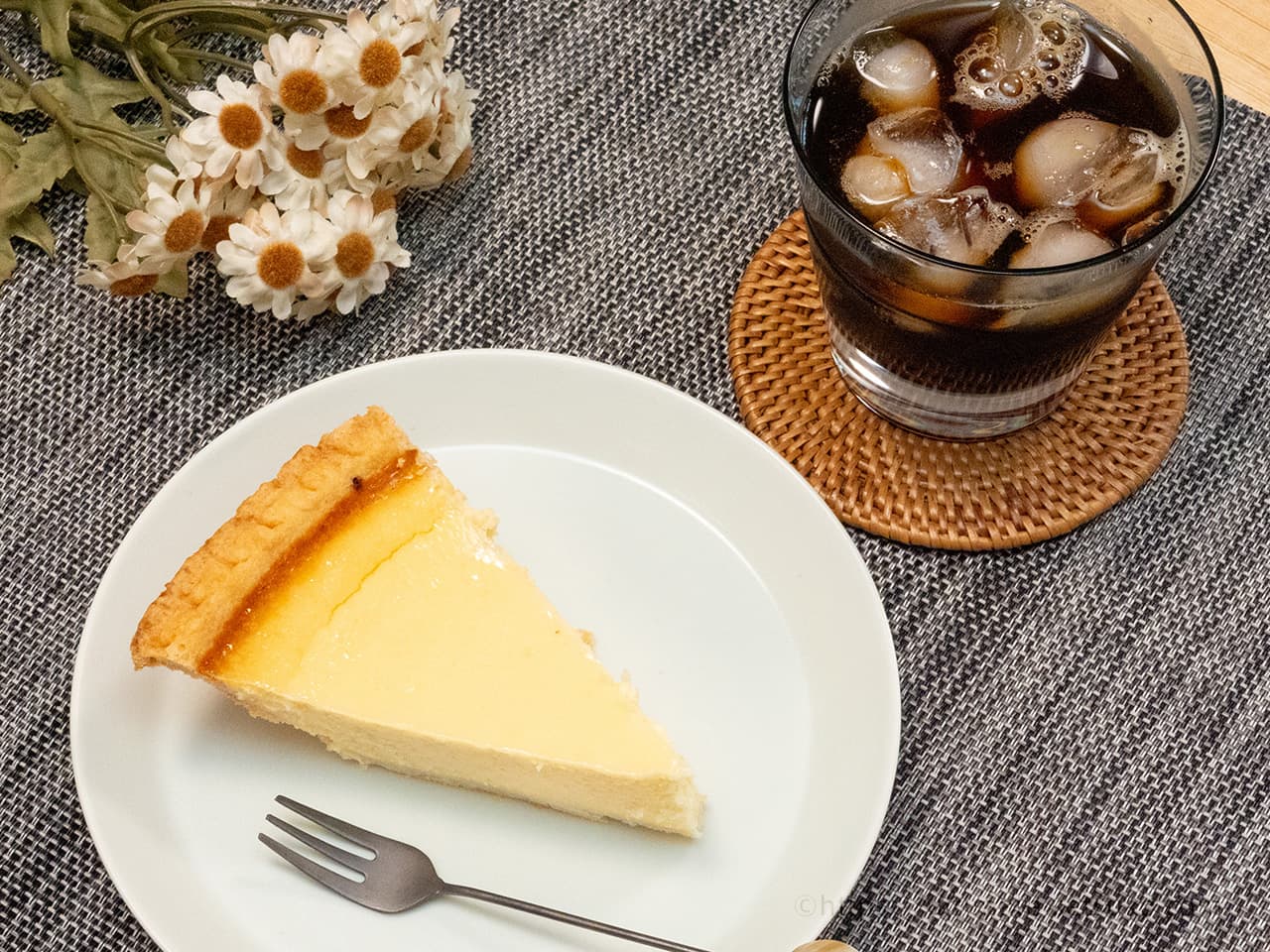 コストコ定番のトリプルチーズタルトはこう食べる！カット方法や冷凍