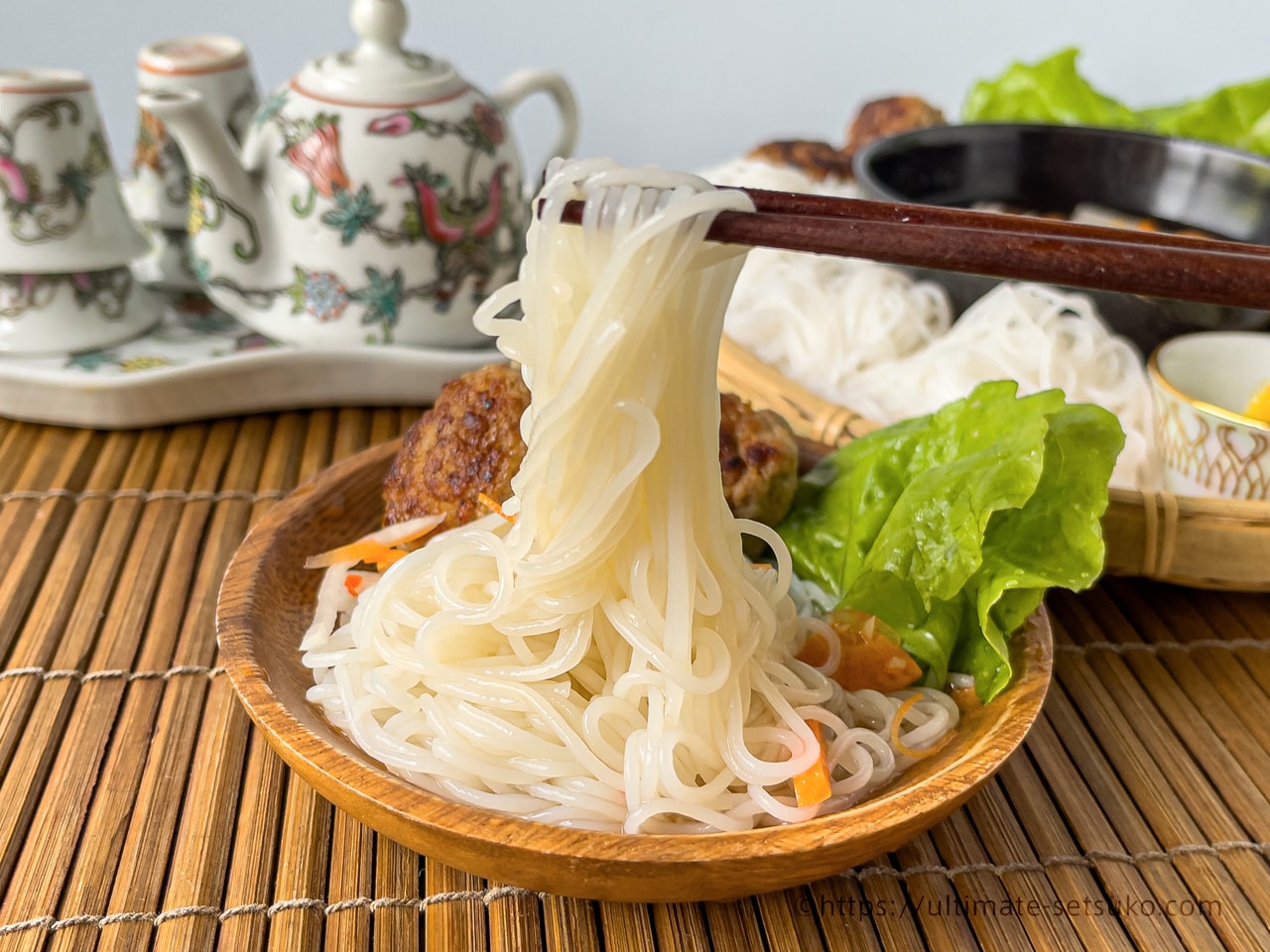 麺は、そうめんくらい細い極細麺