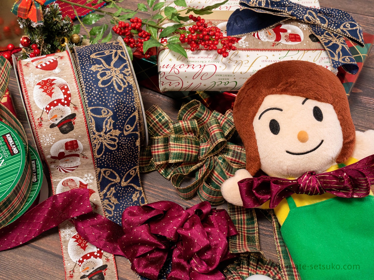 コストコのワイヤーエッジリボンはクリスマスのギフトやツリーに コストコのワイヤーエッジリボンはクリスマスのギフトやツリーに