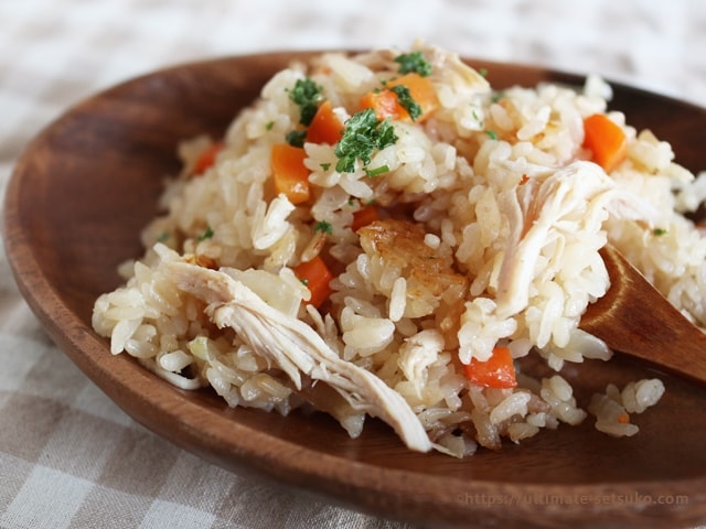 ロティサリーチキンの炊飯器ピラフ