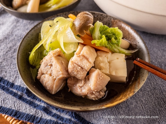 やらかな鶏肉の食感とだしが染みた野菜