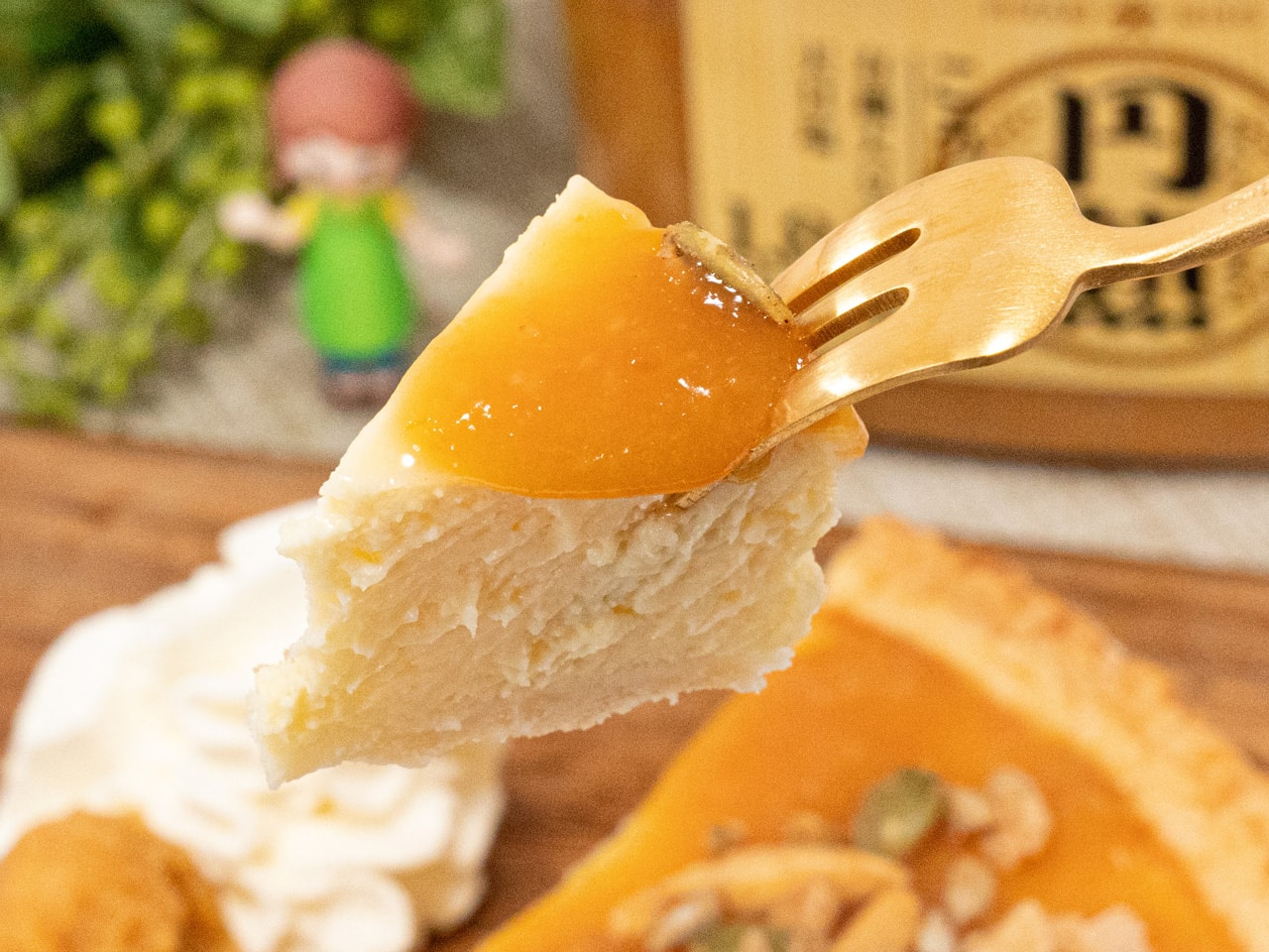 コストコ定番のトリプルチーズタルトはこう食べる！カット方法や冷凍